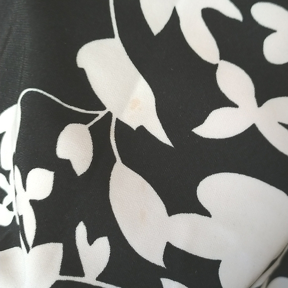 GUC New York & Company Size L Black & White Floral Cowl Neck Sleeveless … - Picture 8 of 10